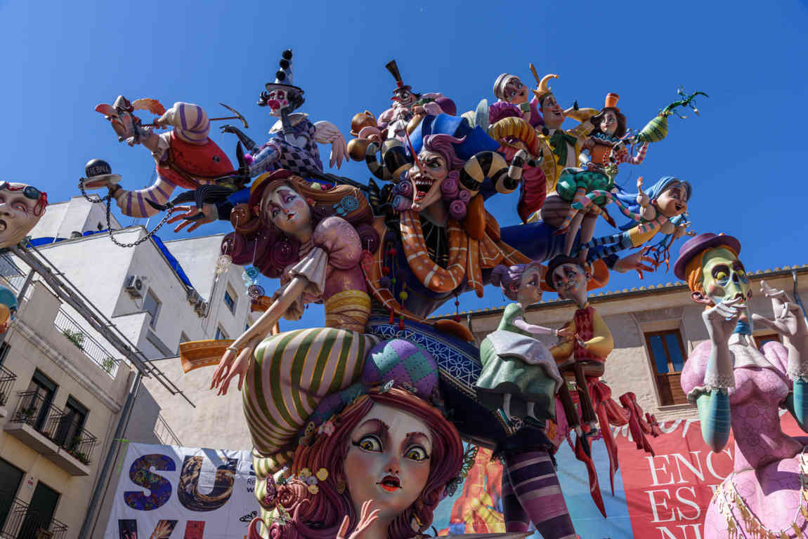 Valencia - fallas 2023 - 2 premio - falla plaza del Pilar - We will survive 05.jpg